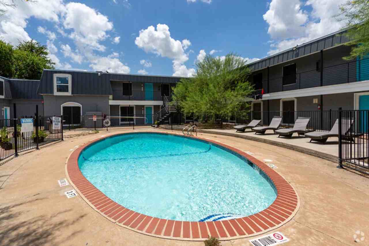 Muller Square - Photo 5 of 9