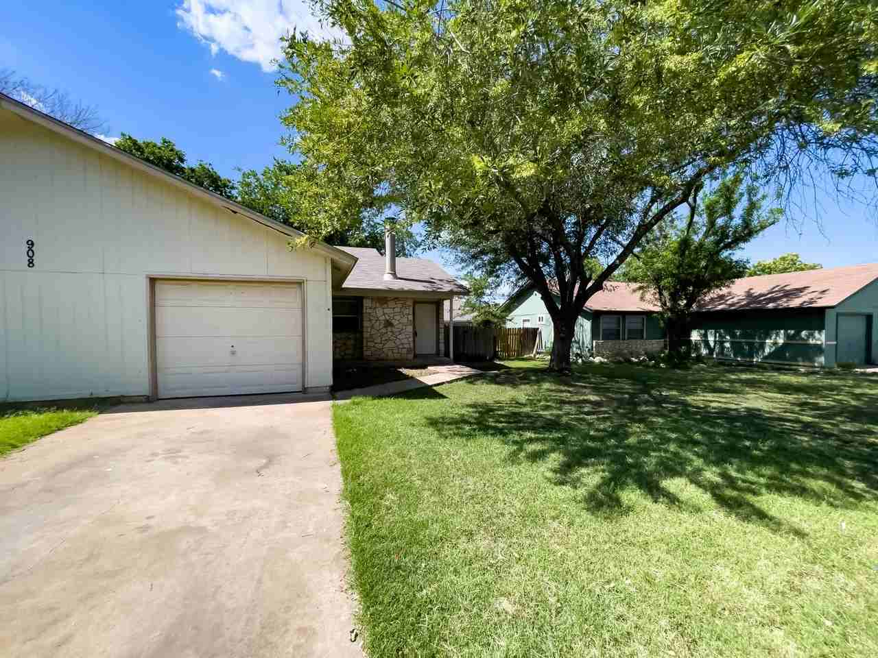 908 Country Aire - Photo 2 of 21