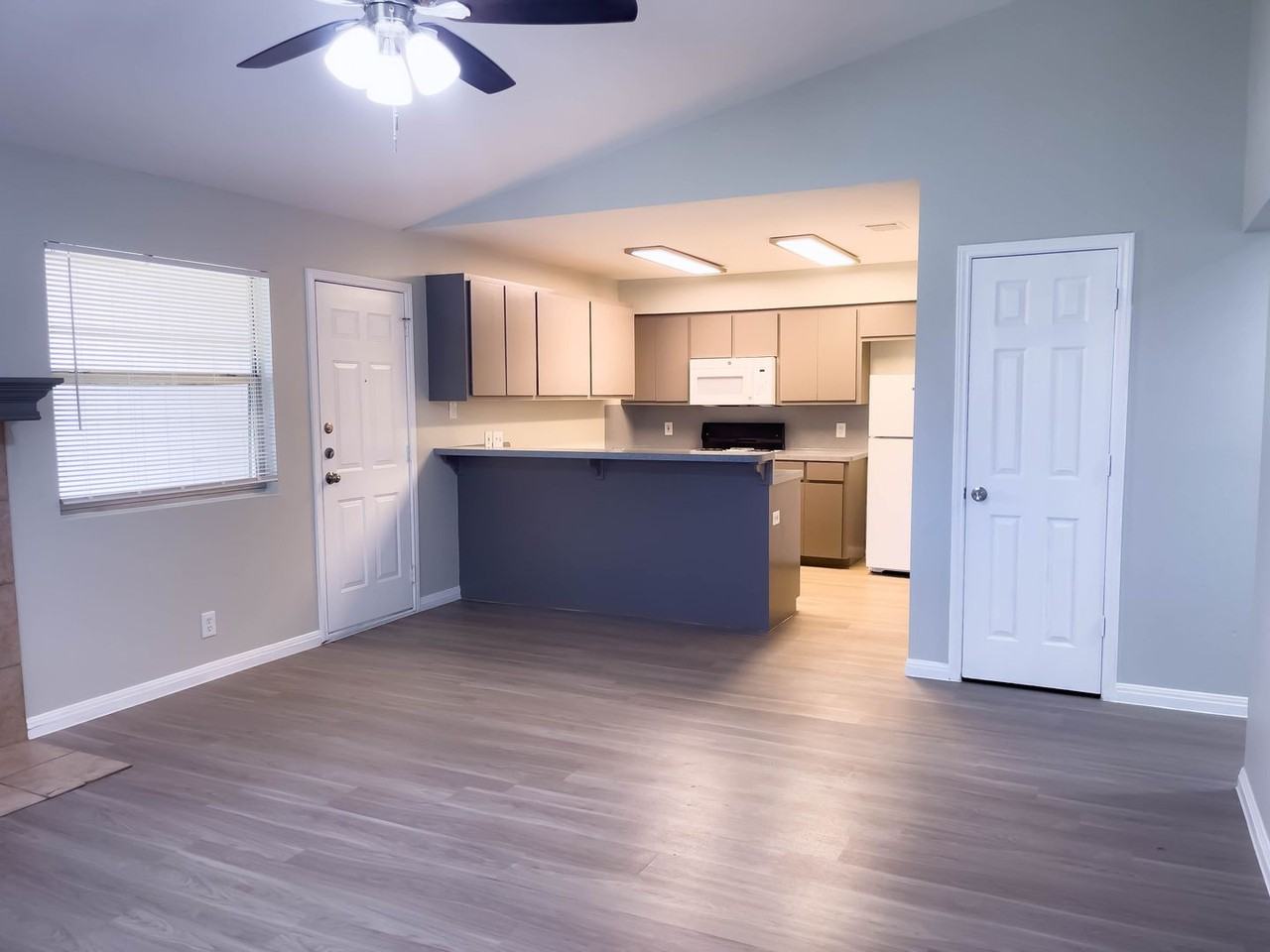 908 Country Aire - Photo 3 of 21