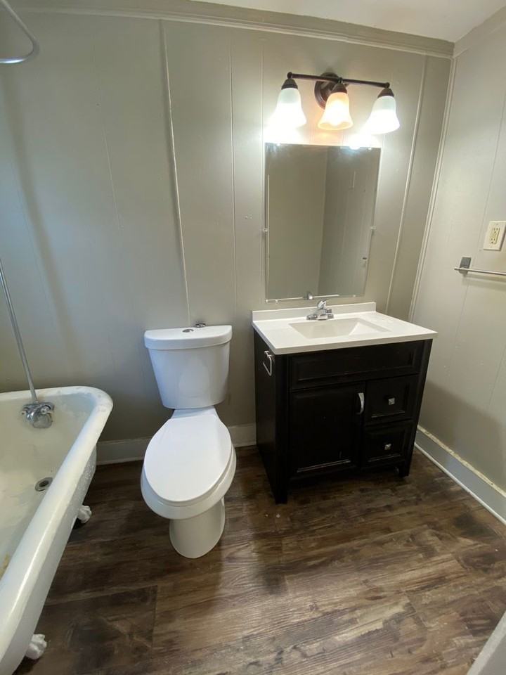 652 Chatham NW - Photo 3 of 15