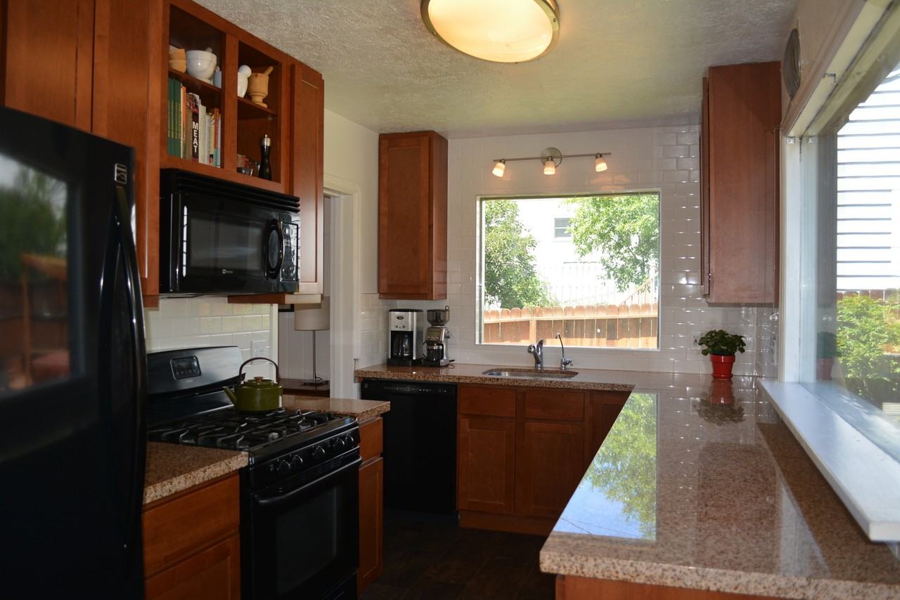 1237 Steele St - Photo 2 of 6