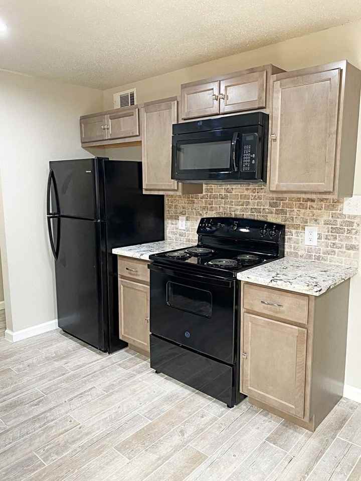 6023 Bedford Dr Apt A - Photo 3 of 10