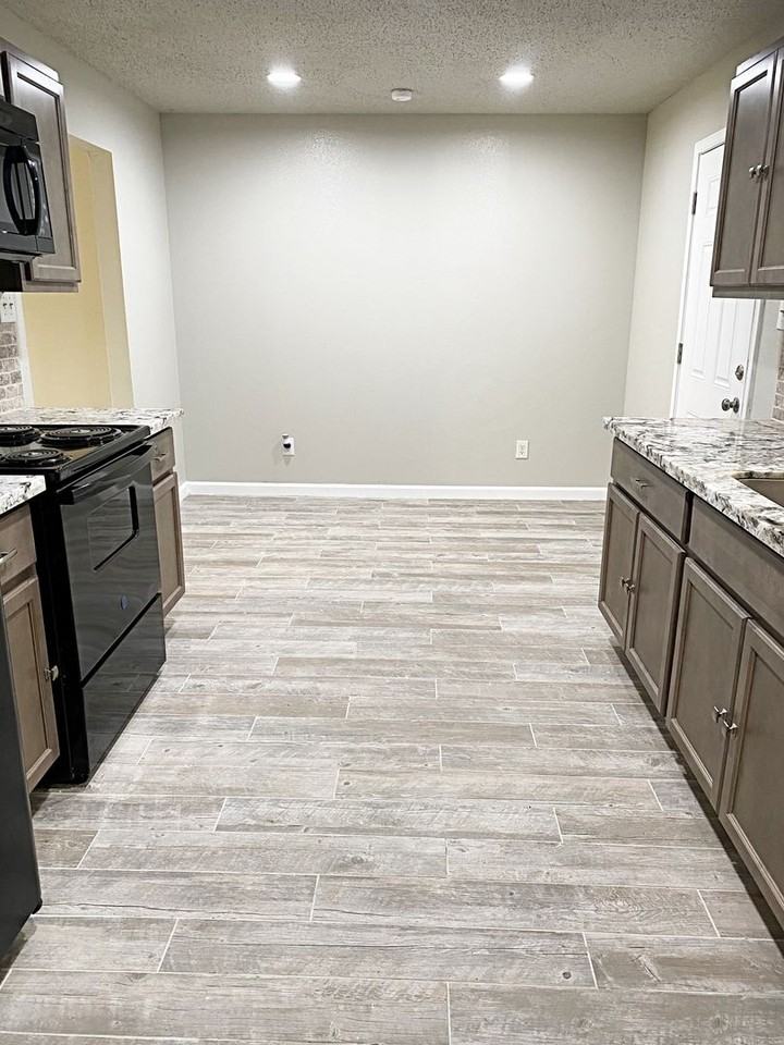 6023 Bedford Dr Apt A - Photo 5 of 10