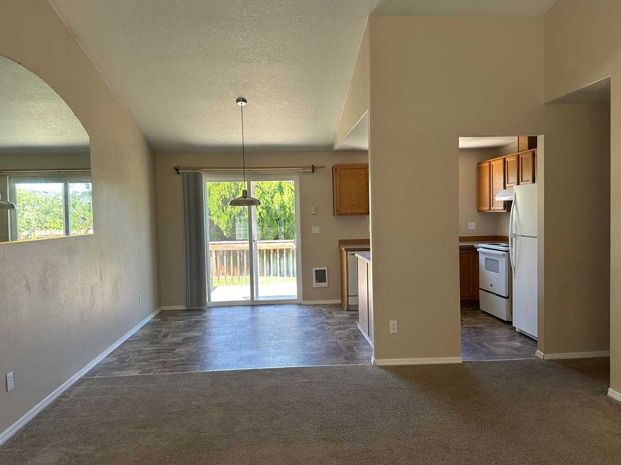 3025 Sw Reindeer Ave - Photo 5 of 23