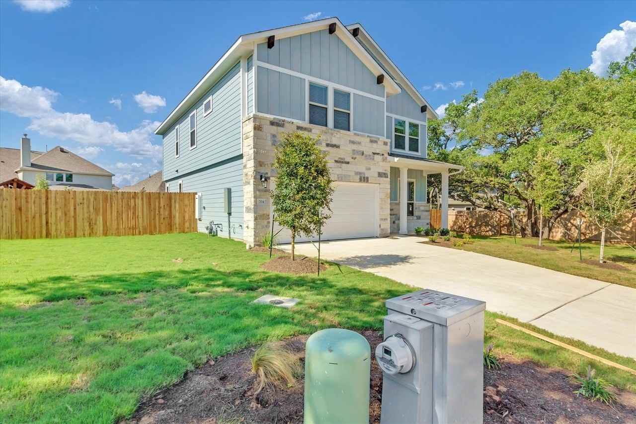 704 Olive Creek Dr - Photo 3 of 22