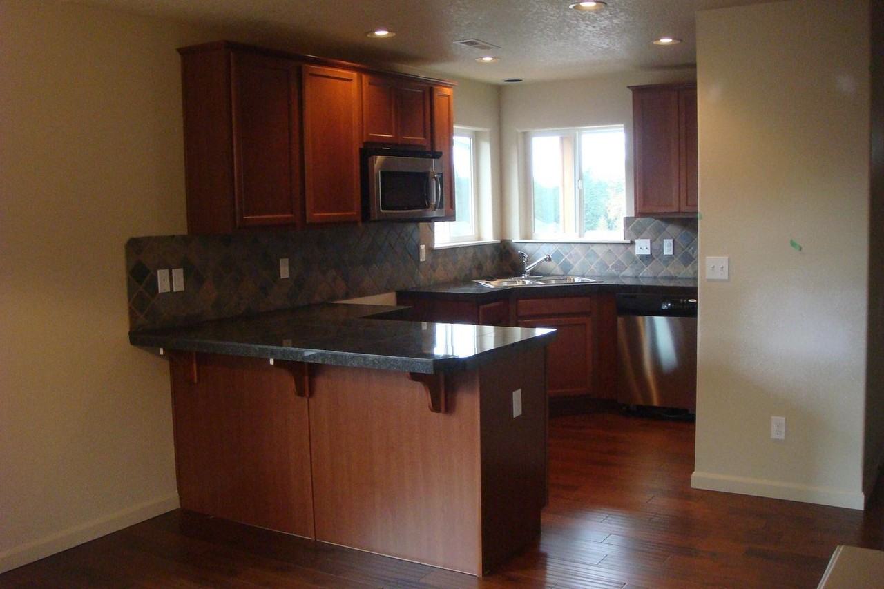 18624 Van Fleet Ave - Photo 3 of 17
