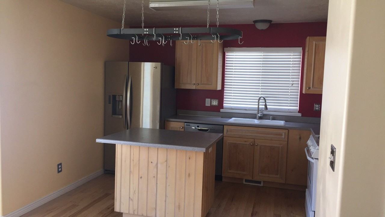 1213 N 3020 W - Photo 3 of 34