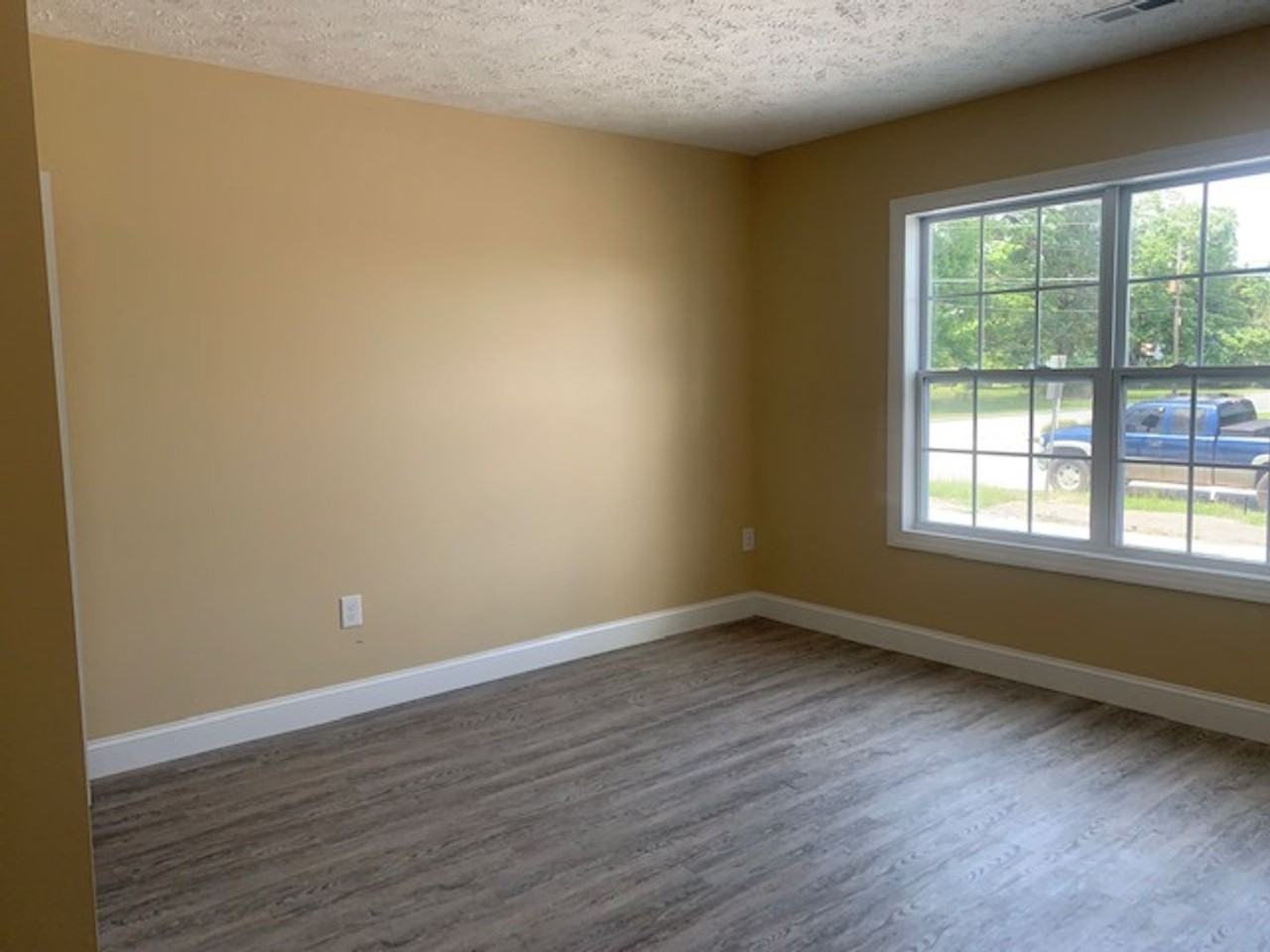 209 Godwin Street - Photo 4 of 14