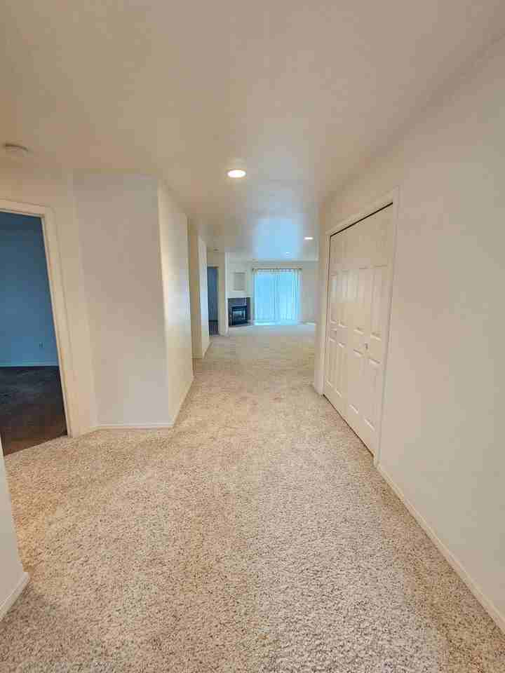 Duplex for rent - Photo 2 of 12