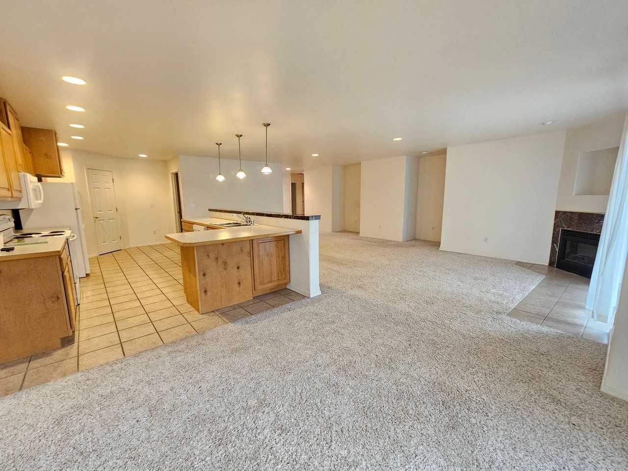 Duplex for rent - Photo 3 of 12