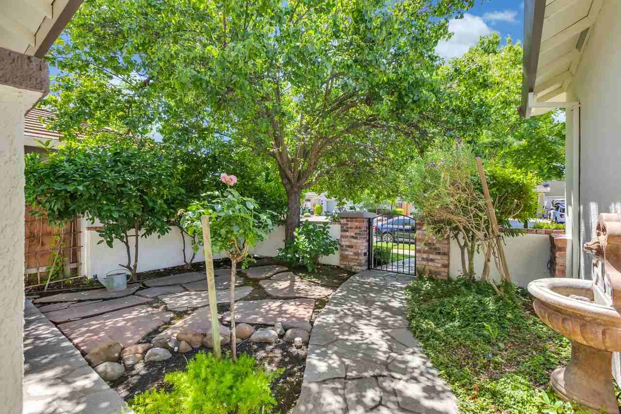 462 Anacapa Dr - Photo 2 of 22