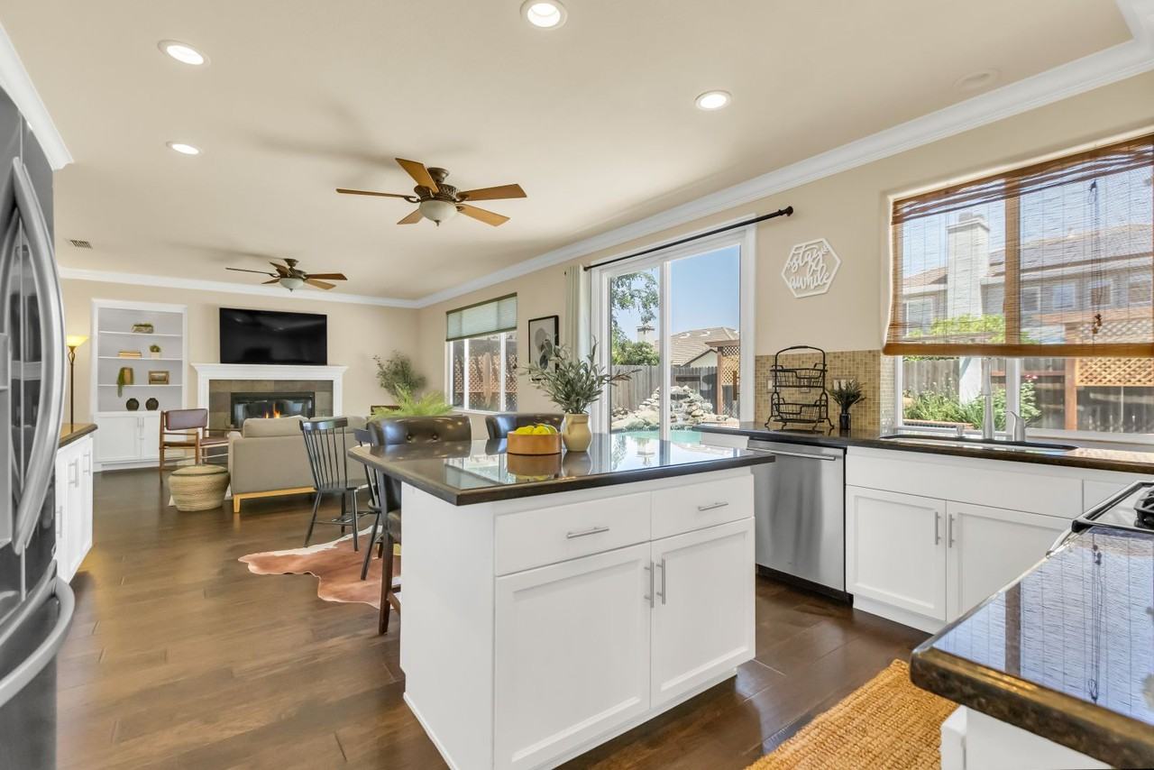 462 Anacapa Dr - Photo 3 of 22