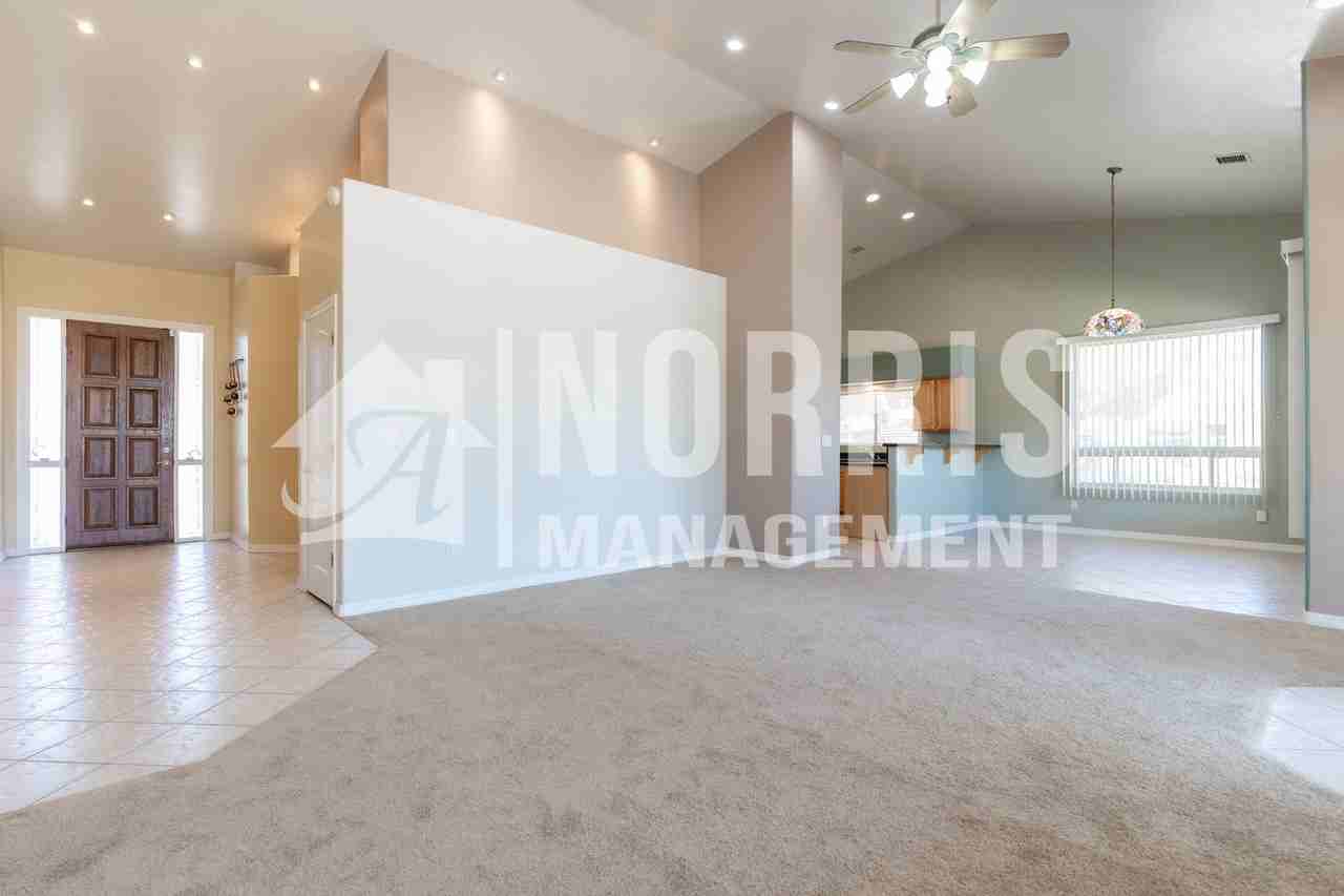 946 W Torrey Pines Blvd - Photo 5 of 38