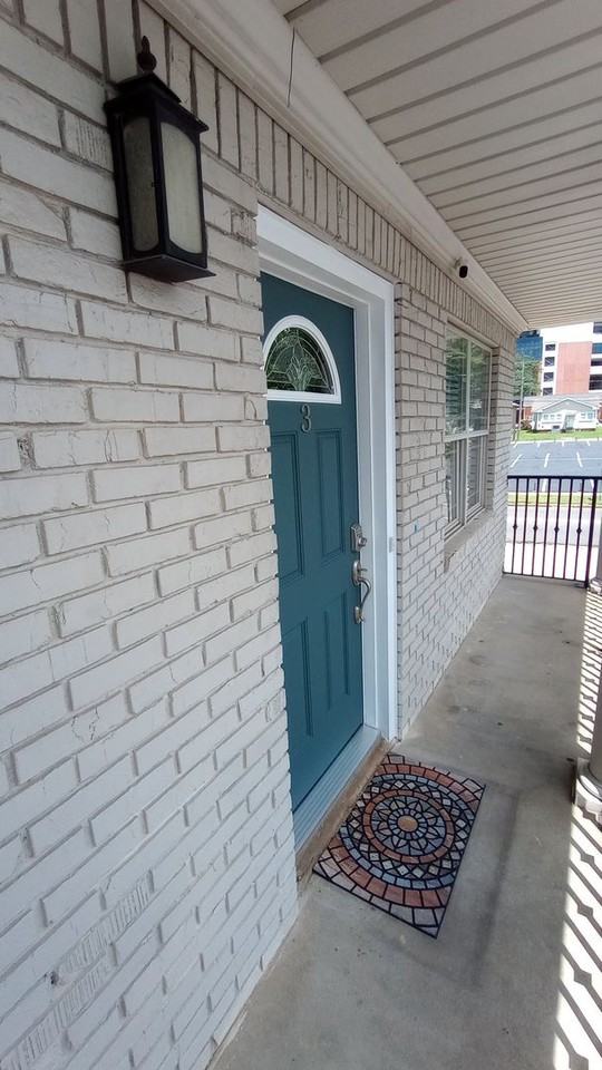 824 Frank Thomas Ave - Photo 2 of 11