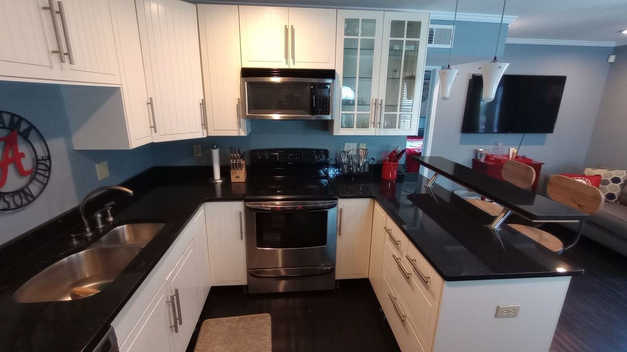 824 Frank Thomas Ave - Photo 5 of 11