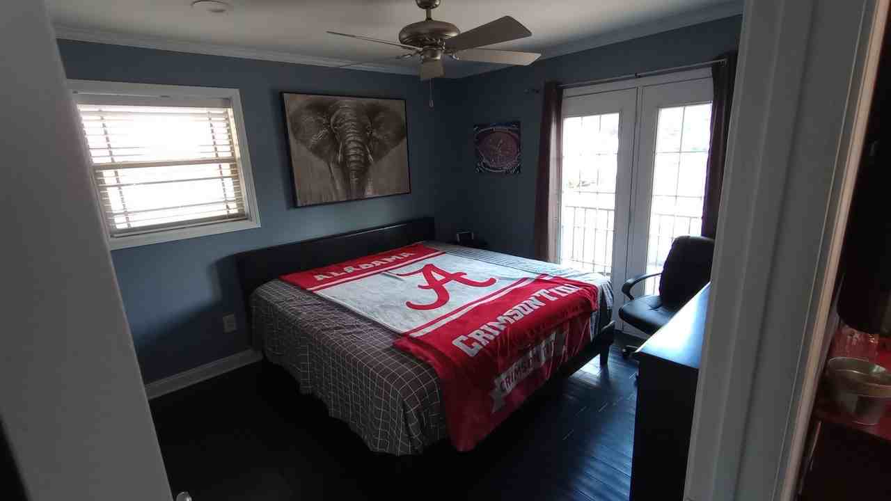 824 Frank Thomas Ave - Photo 6 of 11