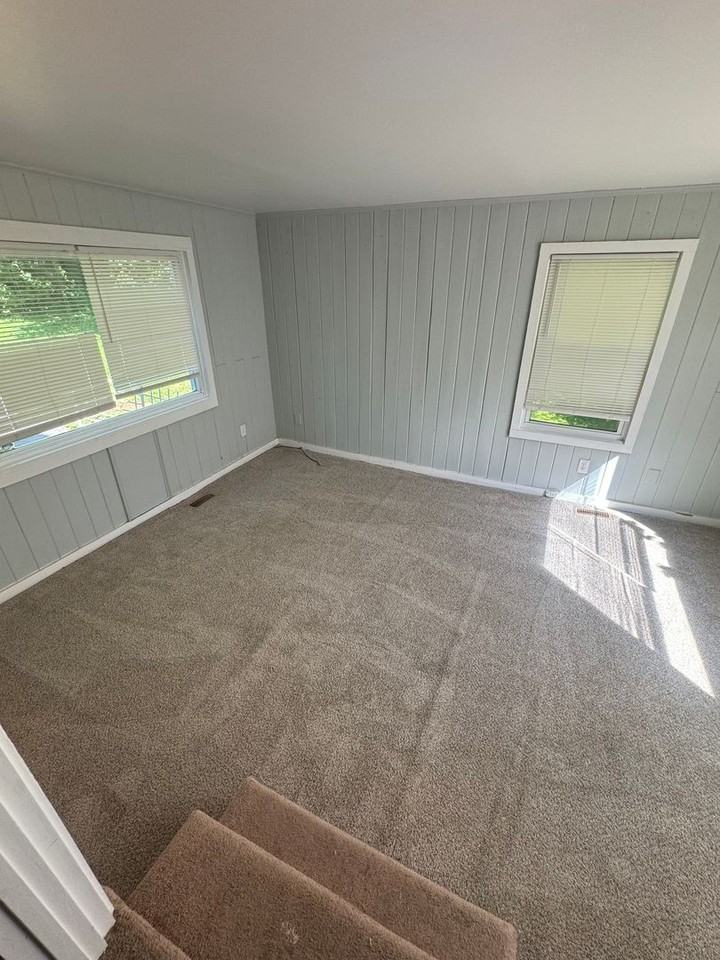 1016 Groner Drive - Photo 2 of 10