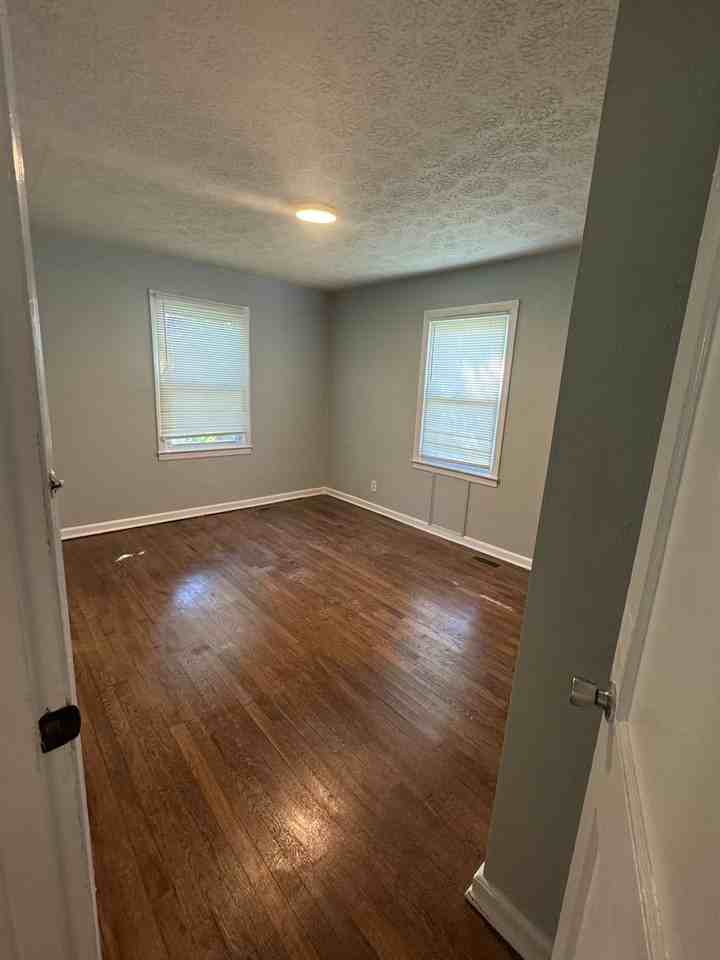 1016 Groner Drive - Photo 4 of 10