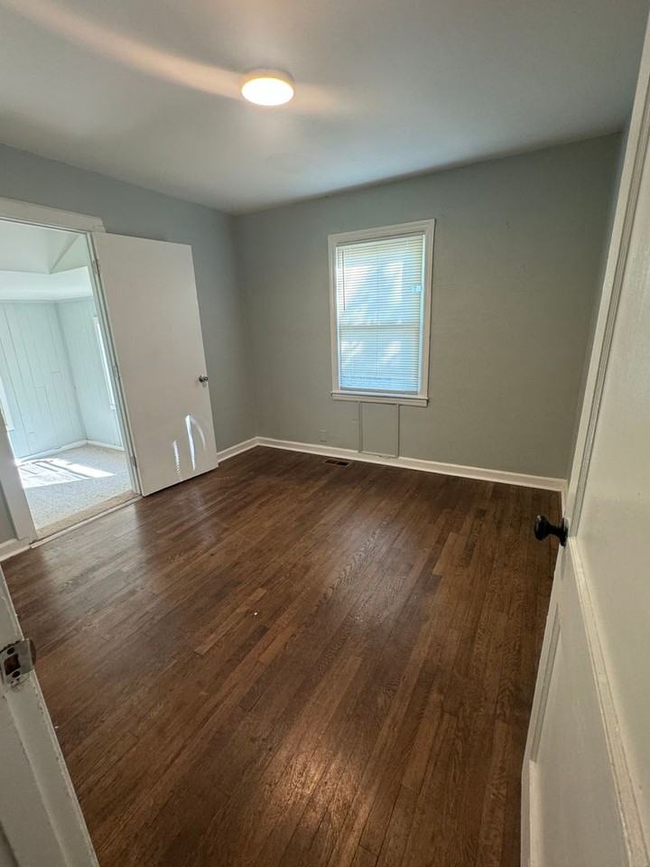 1016 Groner Drive - Photo 5 of 10