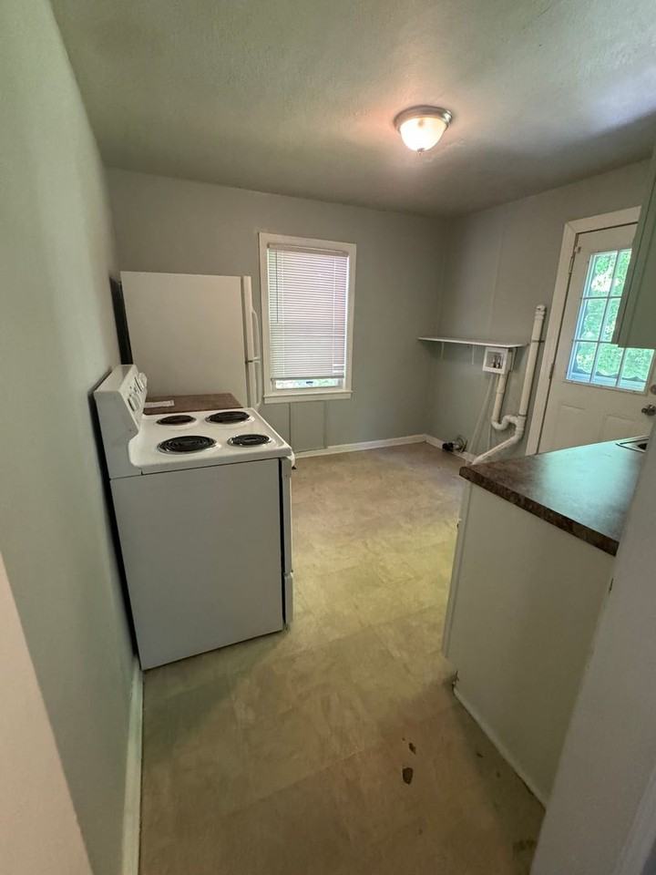 1016 Groner Drive - Photo 6 of 10