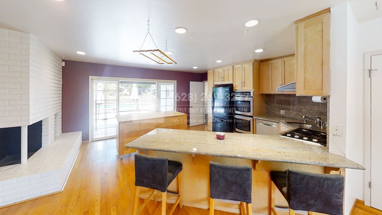 1465 Redwood Dr - Photo 2 of 26