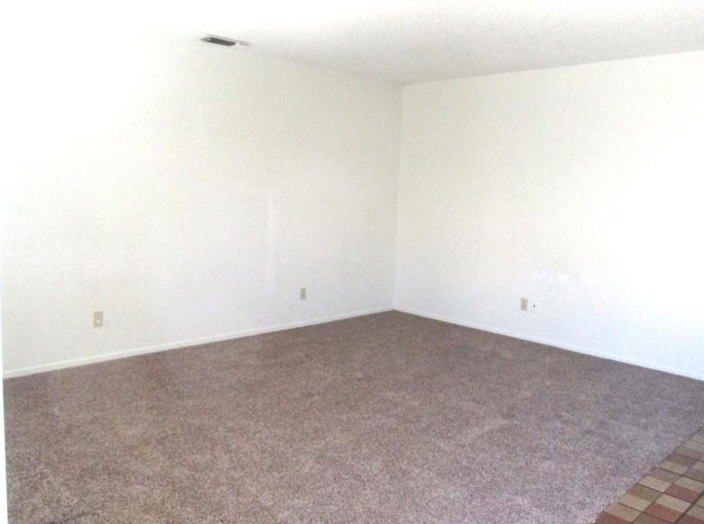 155 N Algona Ave - Photo 2 of 13