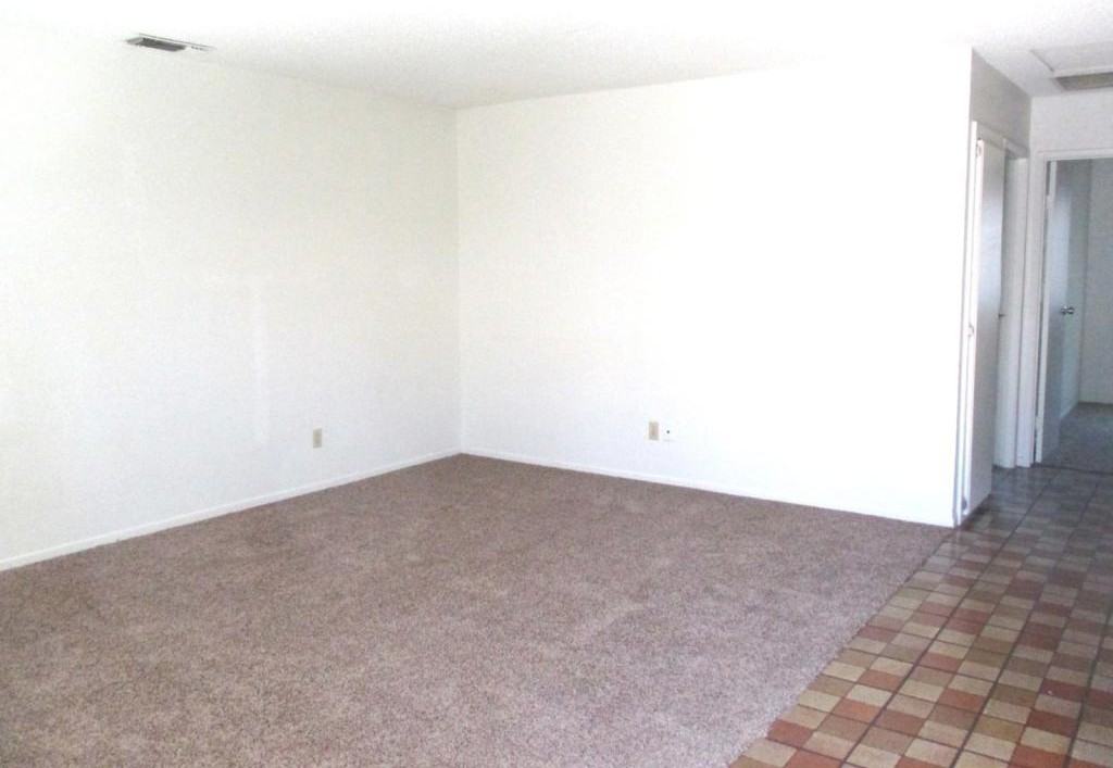 155 N Algona Ave - Photo 3 of 13