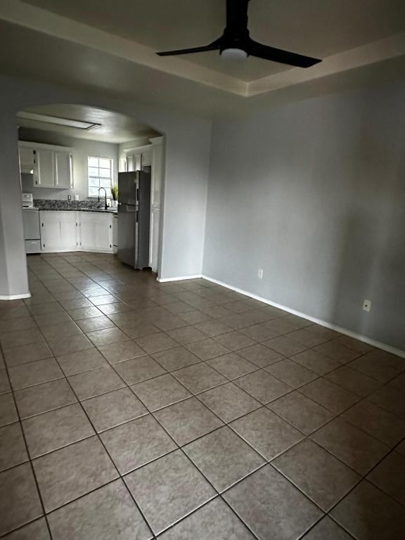 1301 N Sal St - Photo 2 of 11