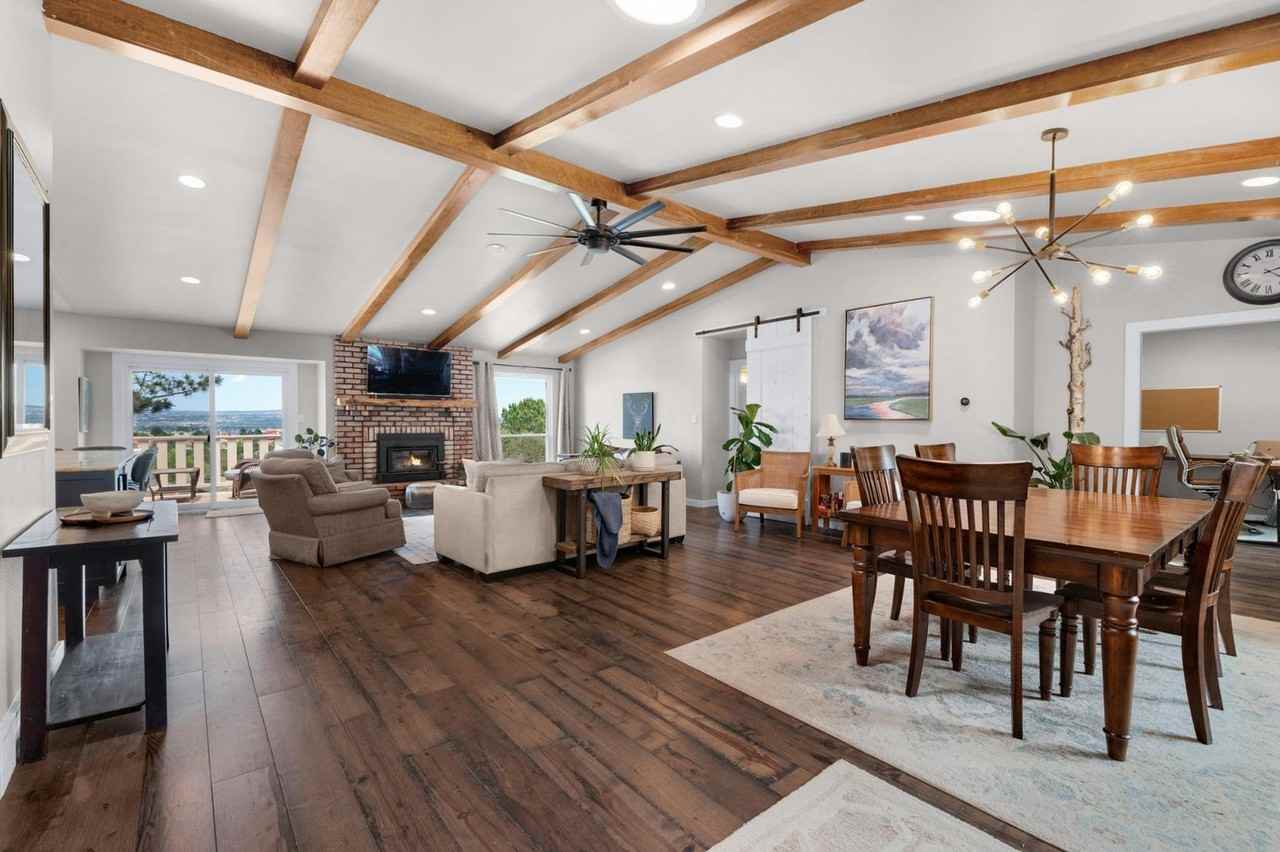 890 Point Of The Pines Dr - Photo 2 of 31