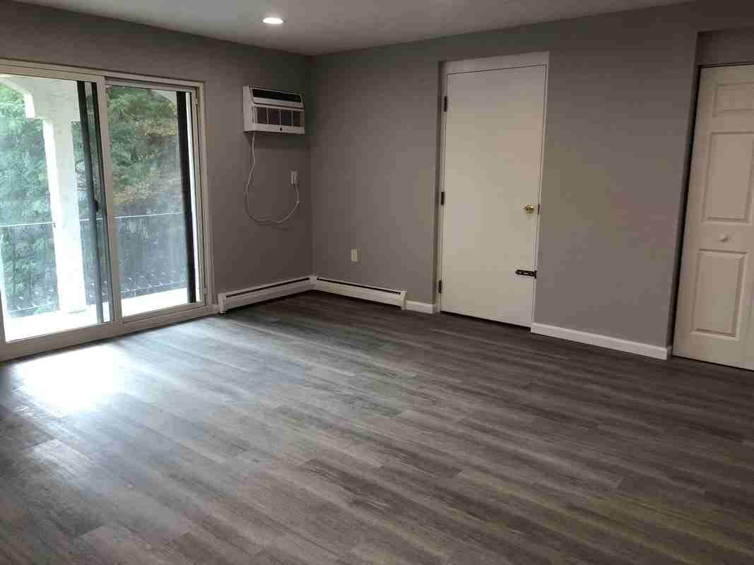 210 Fellsview Ter - Photo 3 of 7