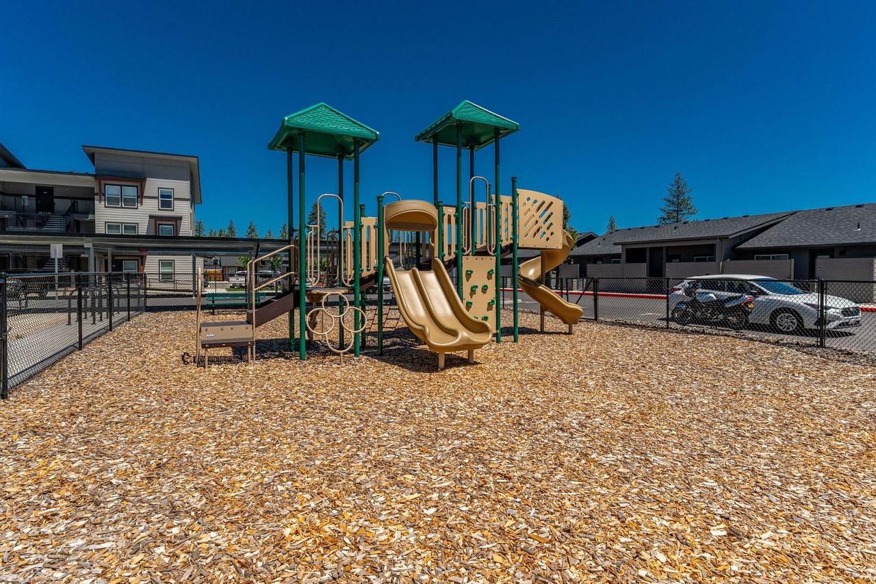 657 N Reed St #202 - Photo 2 of 9