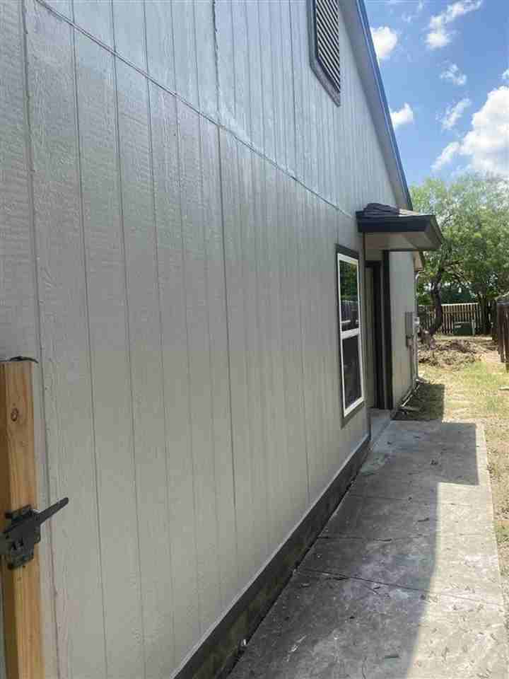 2505 Corian Glen Dr - Photo 2 of 22