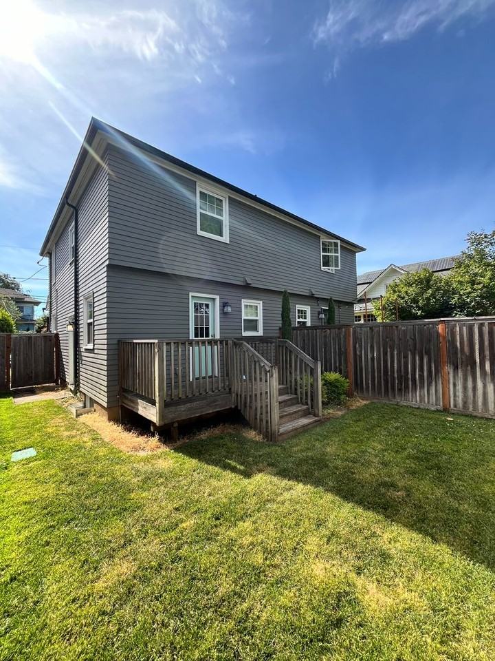 6018 Ne 7th Ave - Photo 2 of 27