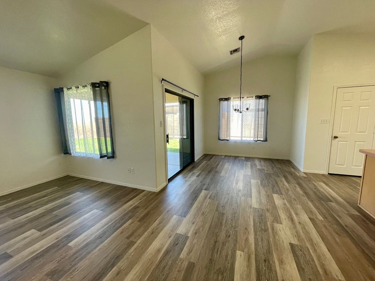 10398 S Cony Ave - Photo 3 of 35