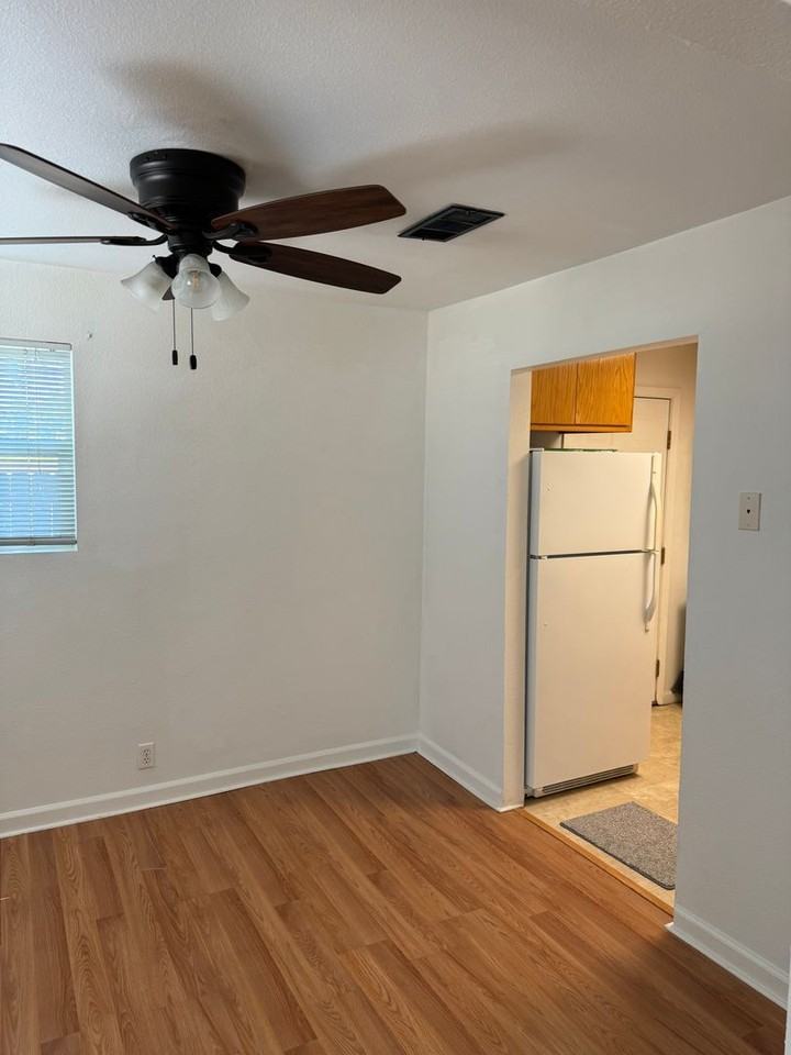 390 Beagle Ln - Photo 3 of 13