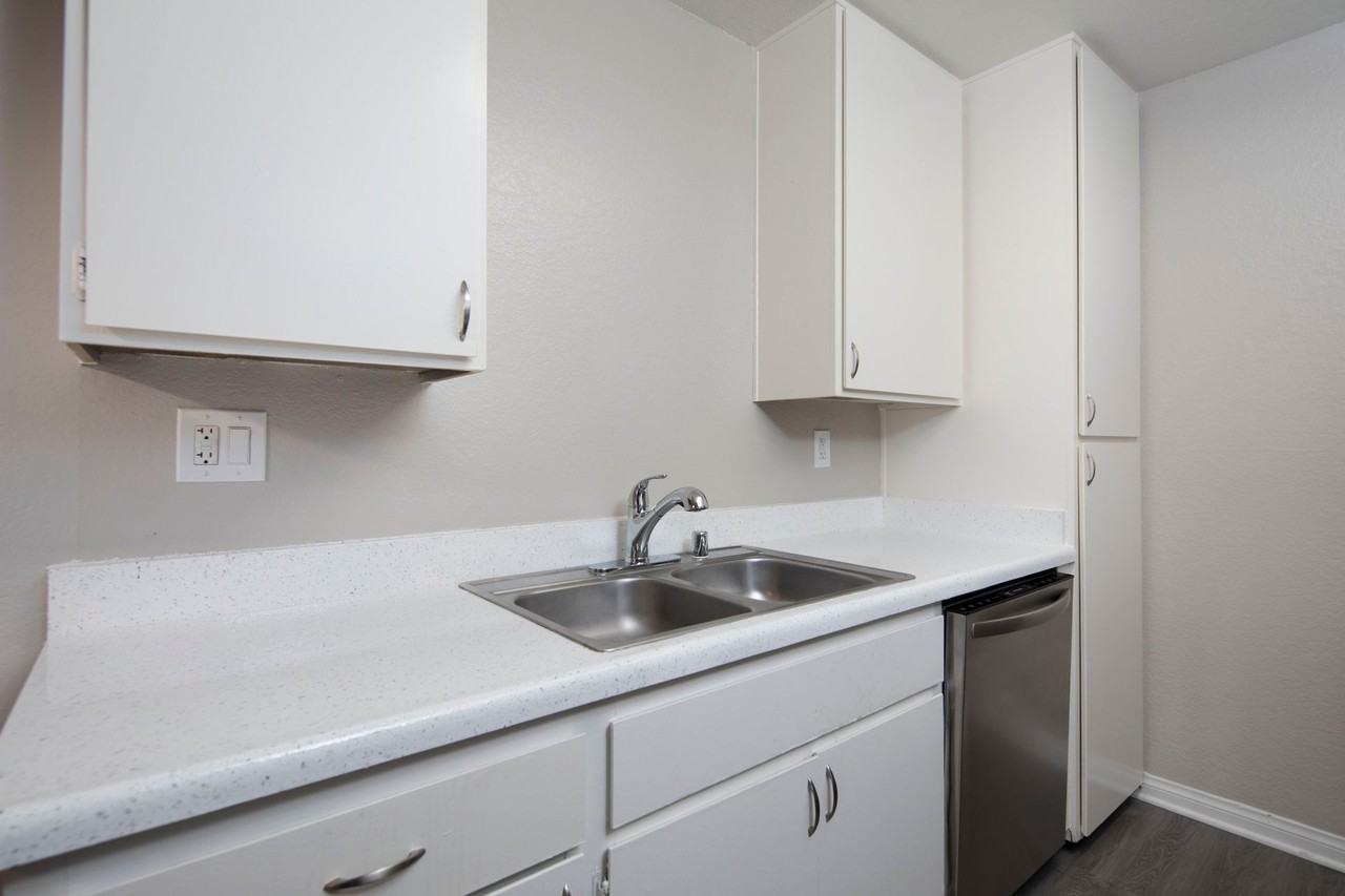 Willow Creek Apartments - Photo 3 of 20