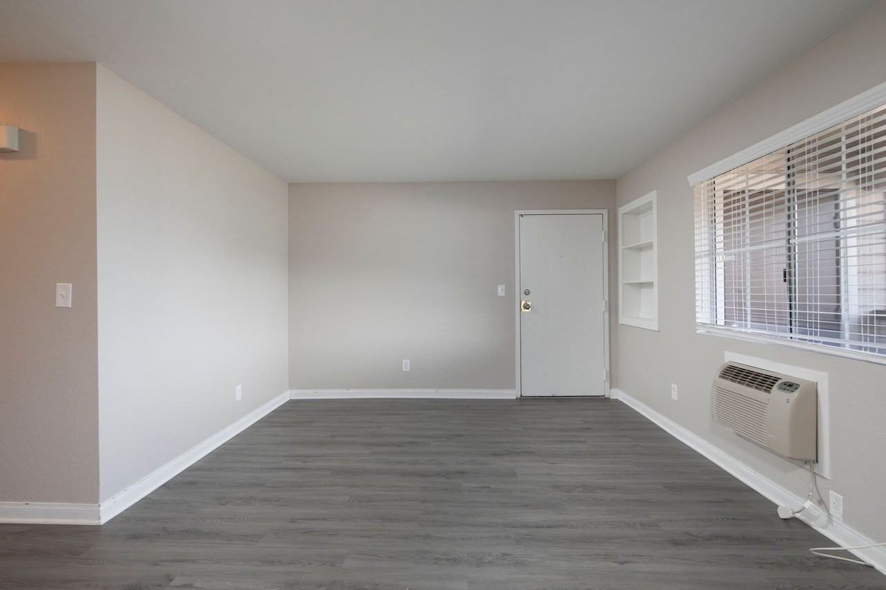 Willow Creek Apartments - Photo 7 of 20