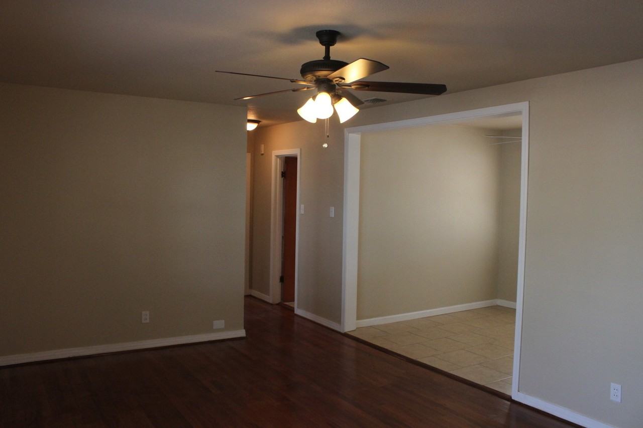 4909 40th St - Photo 2 of 13