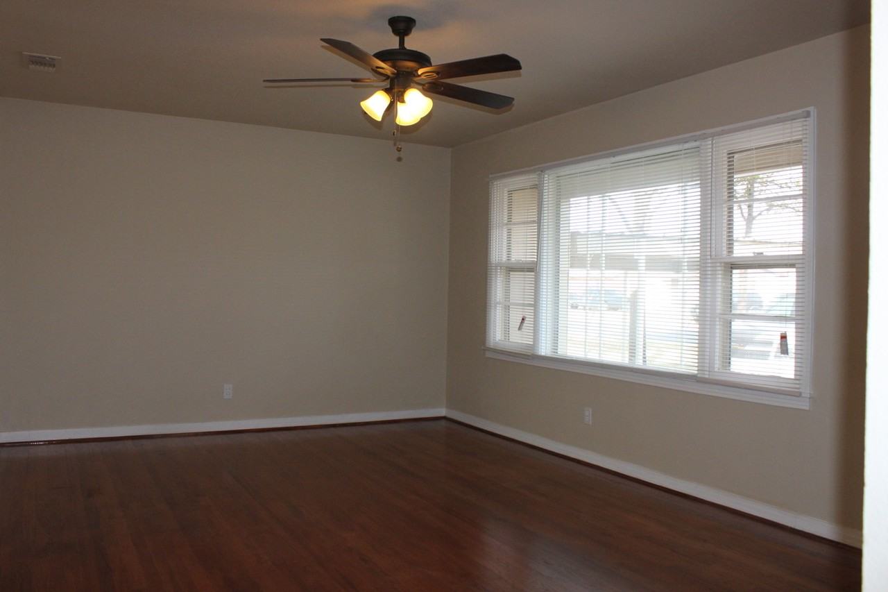 4909 40th St - Photo 3 of 13