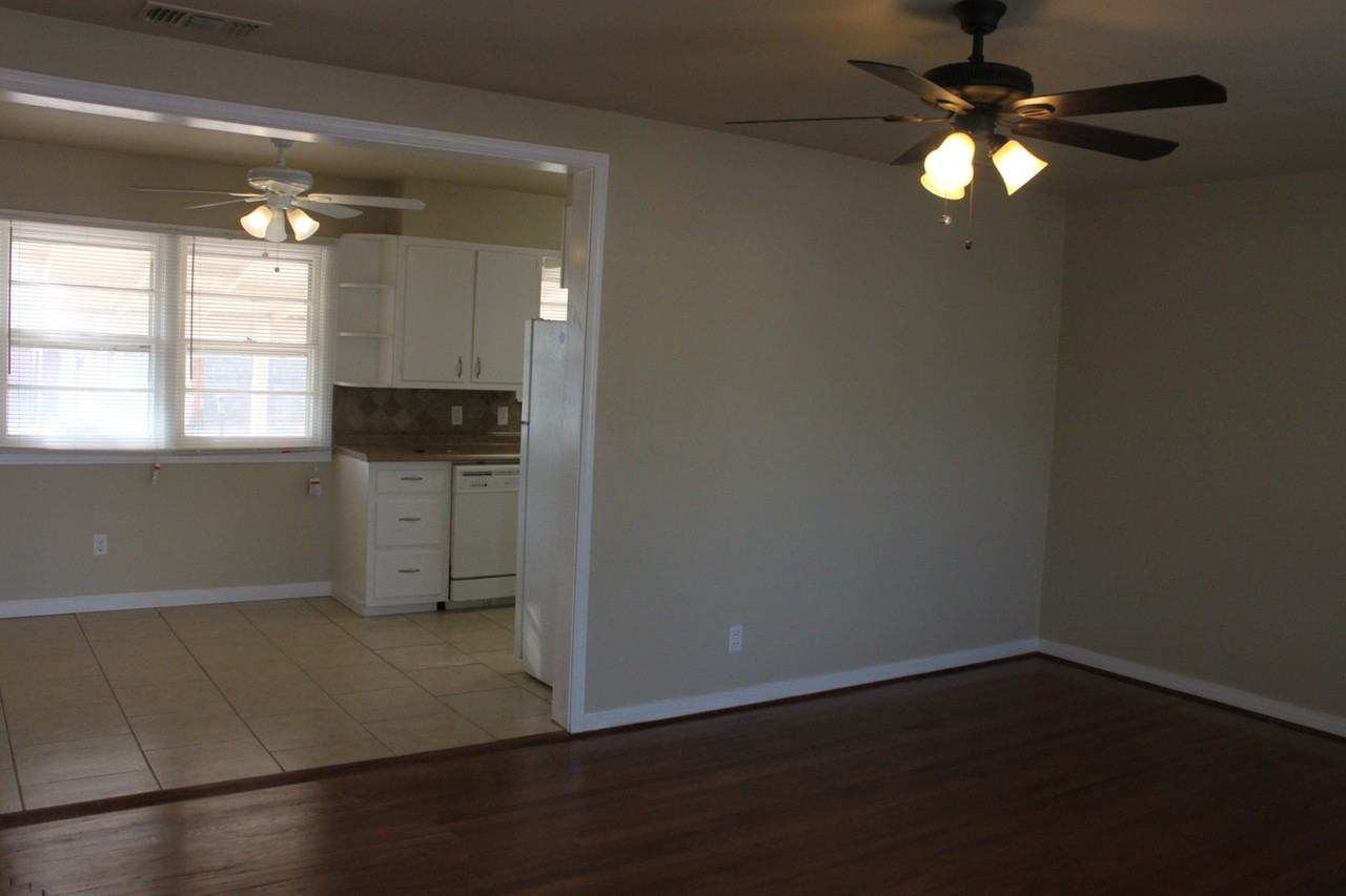 4909 40th St - Photo 4 of 13