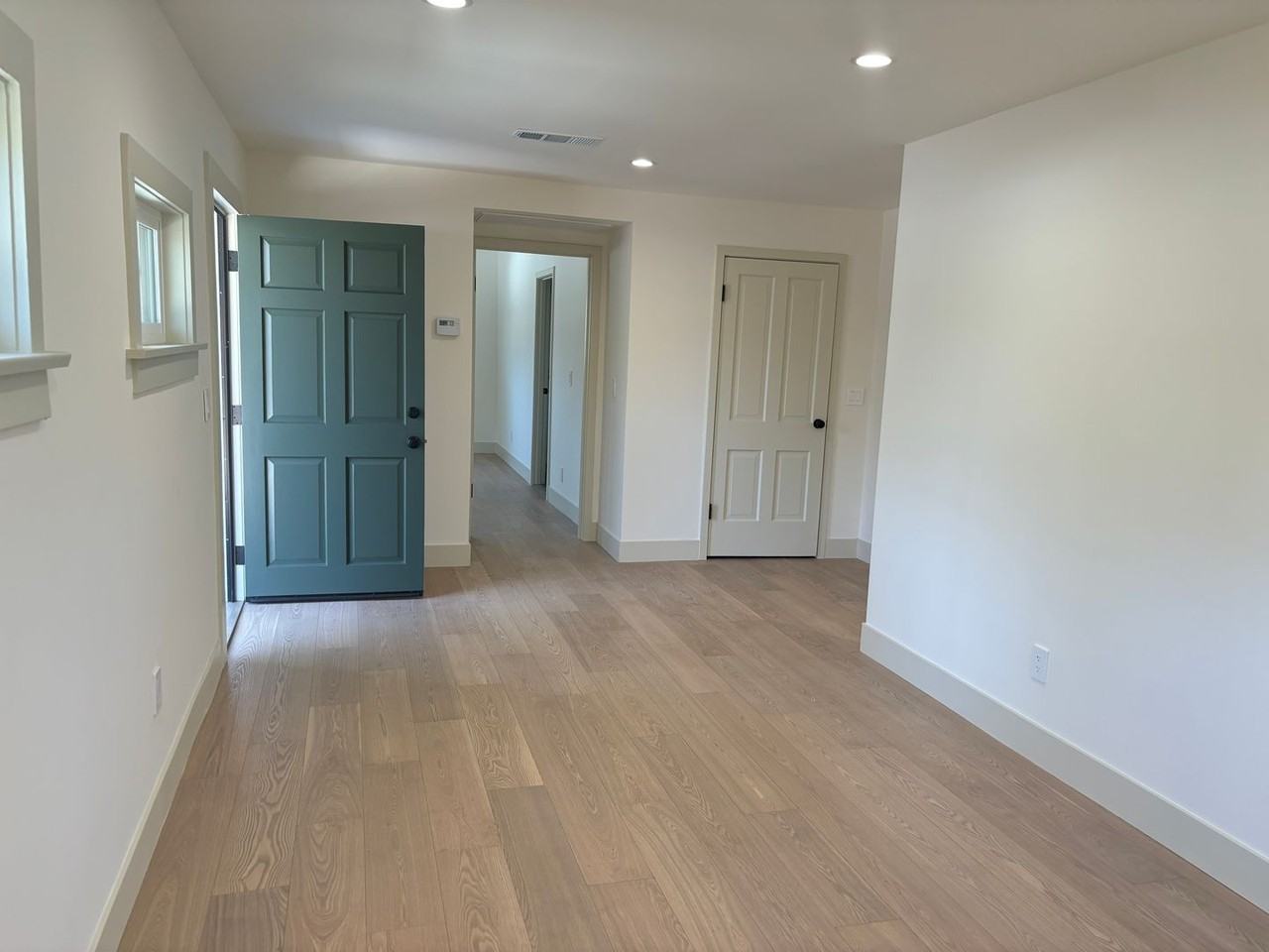 4338 Prospect Ave - Photo 6 of 35