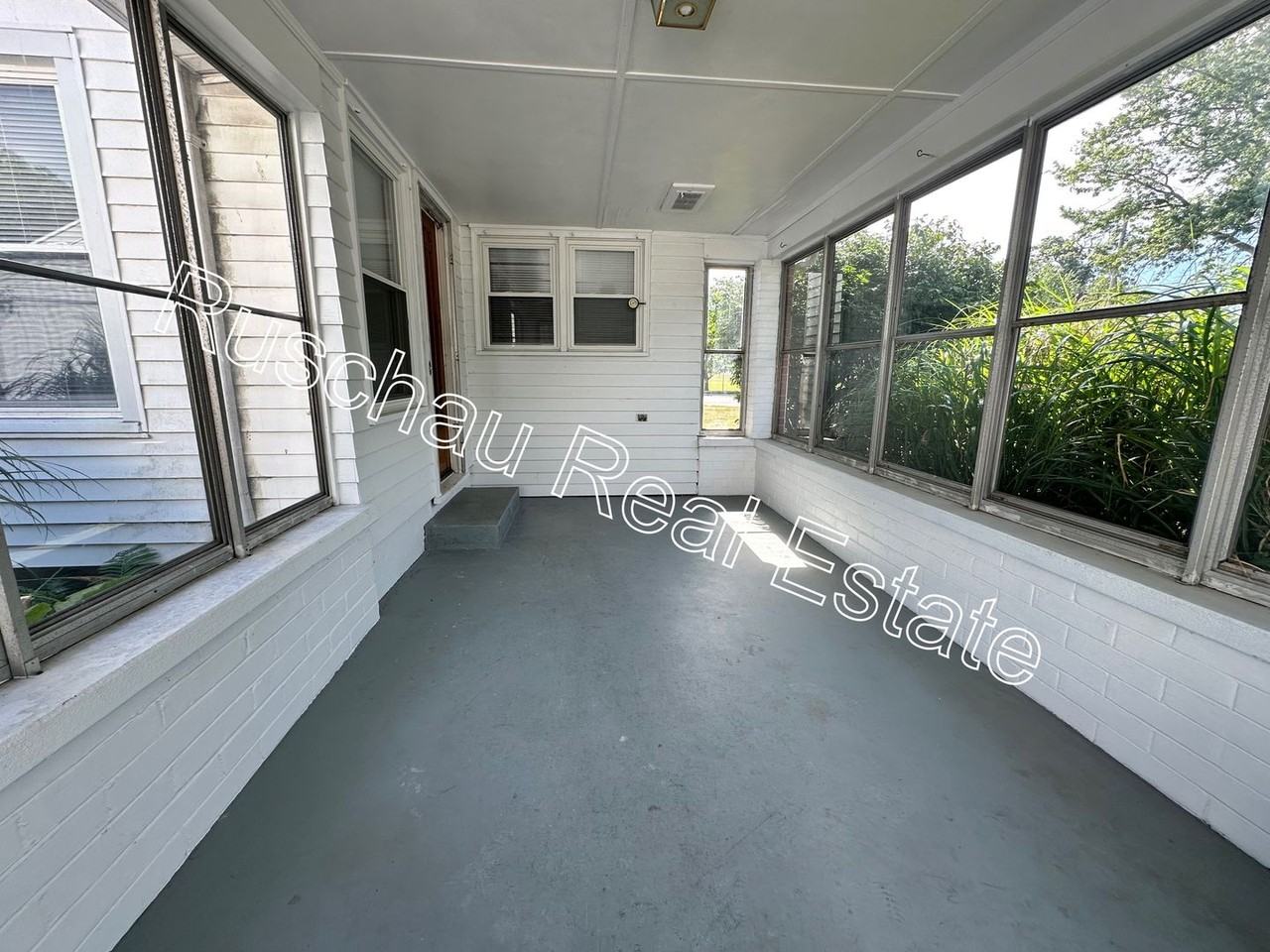 413 S Alex Rd - Photo 3 of 19