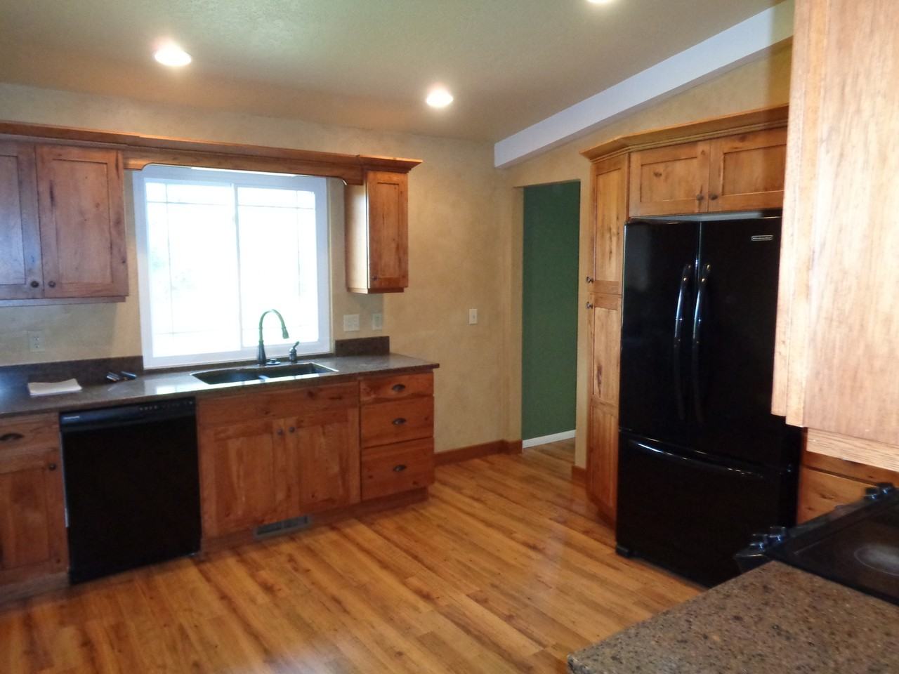 681 Garnet Ave - Photo 3 of 20