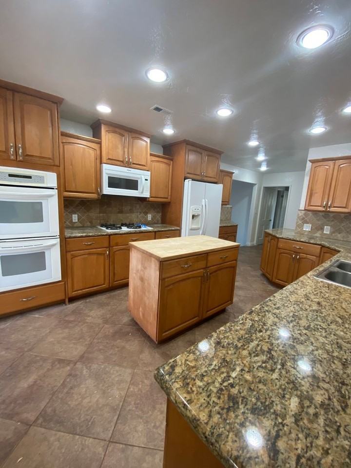 10345 San Carlos Dr - Photo 3 of 17