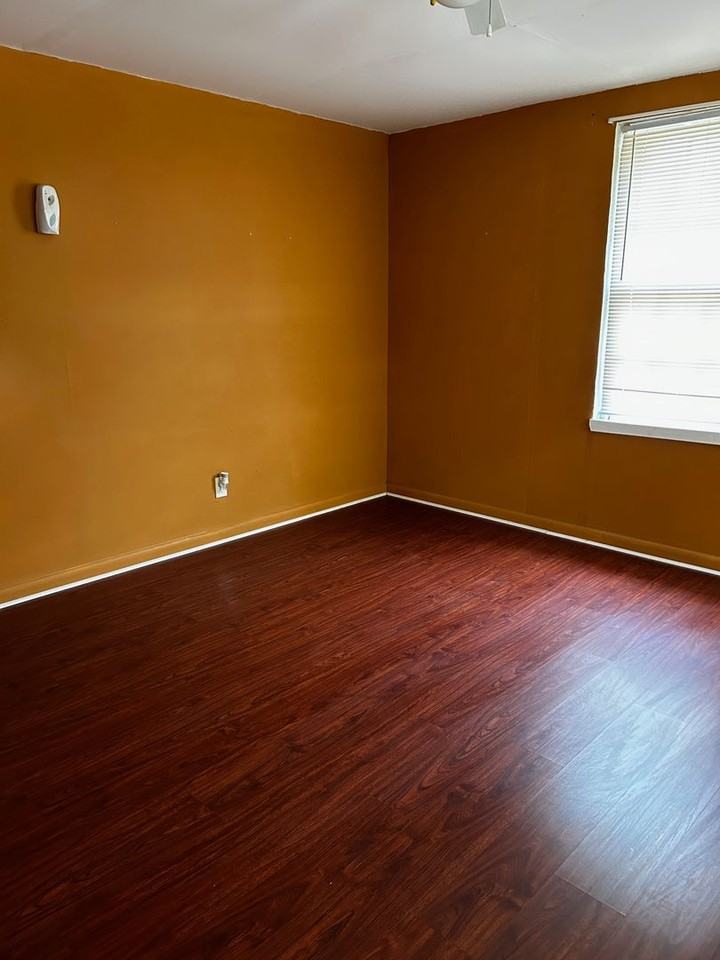 1212 E 58th St - Photo 3 of 16