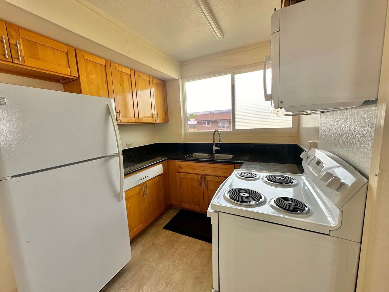 409 S Lanai St - Photo 3 of 18