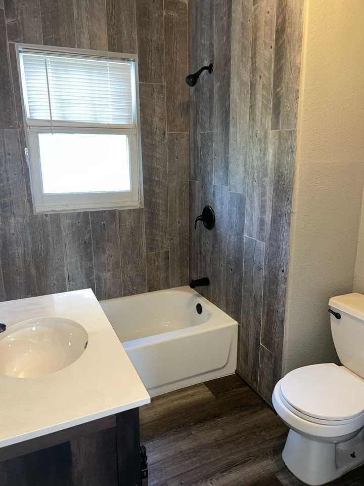 726 E 2nd St - Photo 2 of 9
