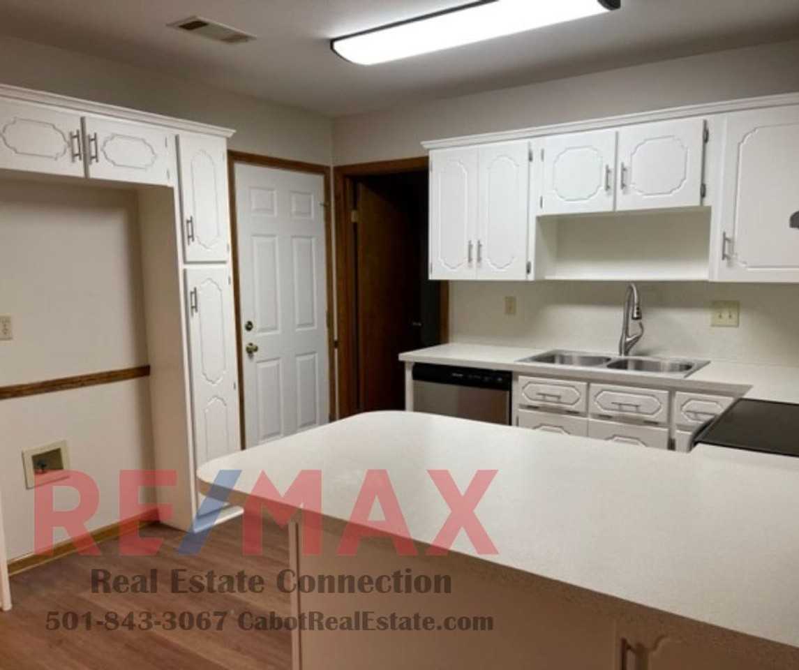 205 N Polk St - Photo 4 of 16