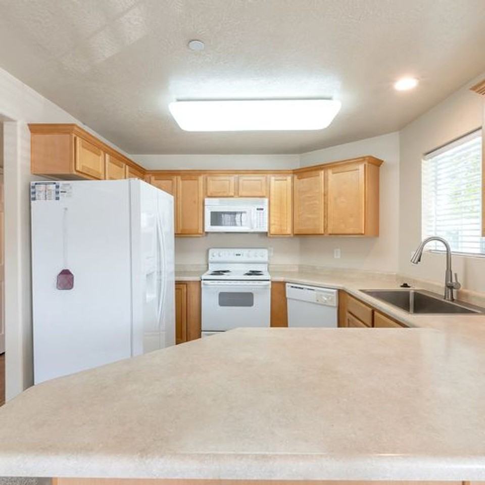 2107 N Aurora Way - Photo 2 of 27