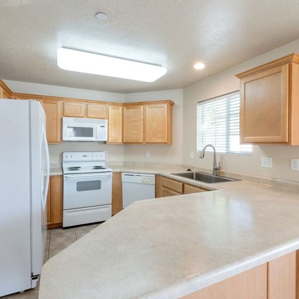 2107 N Aurora Way - Photo 3 of 27